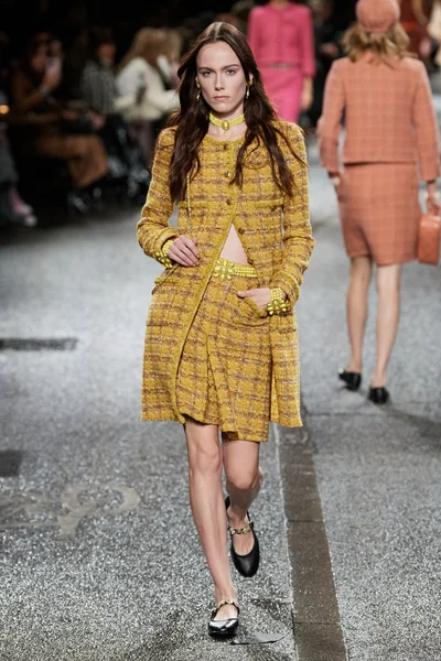 Look 12